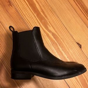 Black Chelsea boots size 8